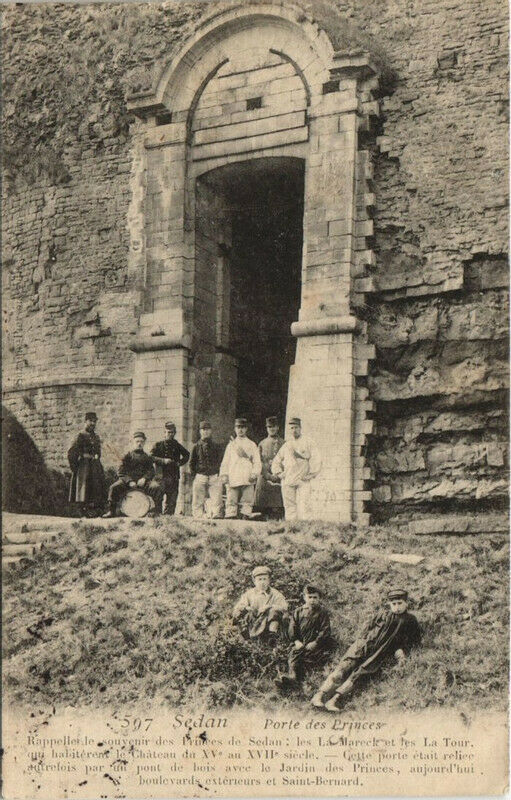 Carte postale ancienne Sedan - Porte des Princes à Sedan