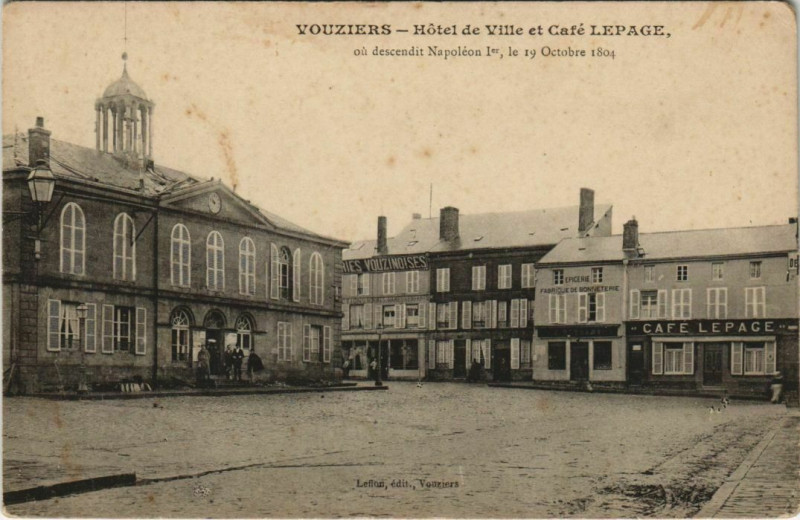 Carte postale ancienne Vouziers - Hotel de Ville et Cafe Lepage à Vouziers