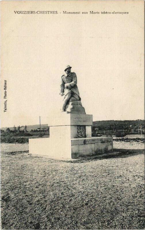 Carte postale ancienne Vouziers-Chestres - Monument aux Morts à Vouziers