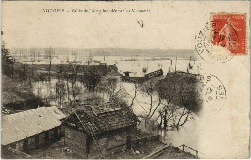 Carte postale ancienne Vouziers - Vallée de l'Aisne onondee par les Allemanda à Vouziers