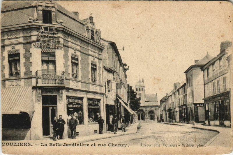 Carte postale ancienne Vouziers - La Belle Jardiniere et rue Chanzy à Vouziers