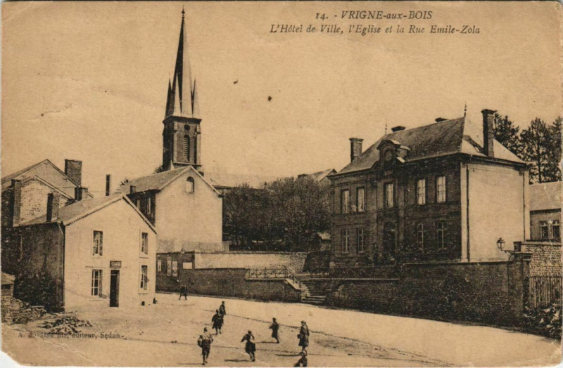 Carte postale ancienne Vrigne-aux-Bois - L'Hotel de Ville à Vrigne aux Bois
