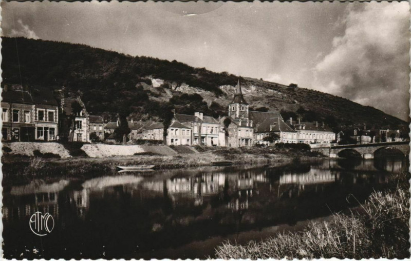Carte postale ancienne Vireux-Molhain - Vue sur la Meuse à Vireux-Molhain