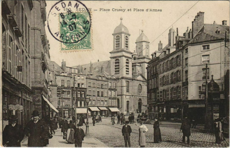 Carte postale ancienne Sedan - Place Crussy et Place d'Armes à Sedan