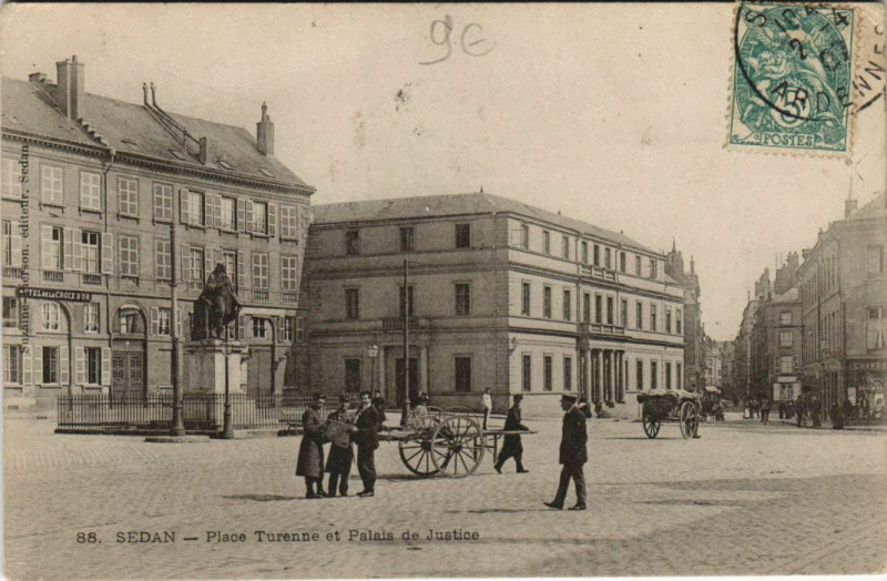 Carte postale ancienne Sedan - Place Turenne et Palais de Justice à Sedan