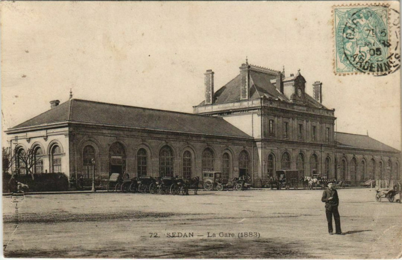 Carte postale ancienne Sedan - La Gare à Sedan