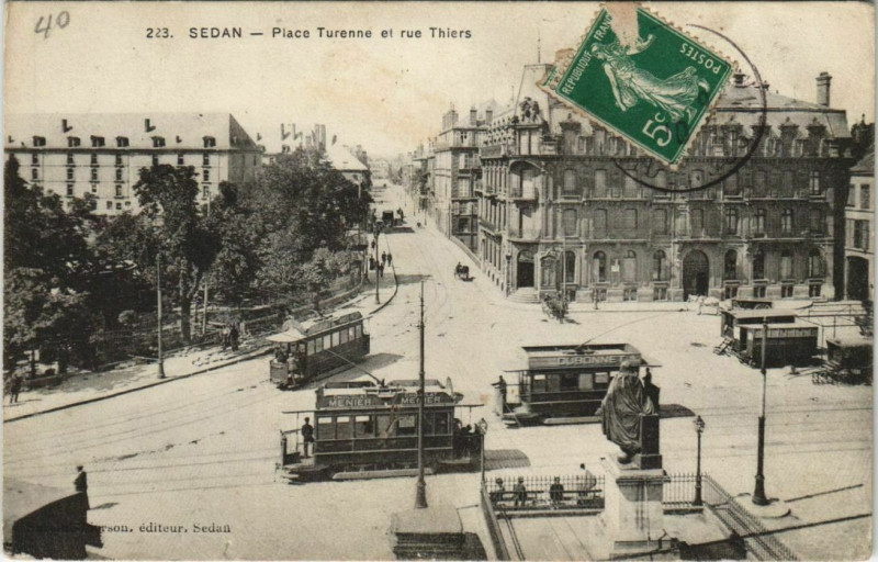 Carte postale ancienne Sedan - Place Turenne et rue Thiers à Sedan