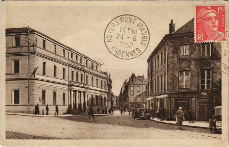 Carte postale ancienne Sedan - Rue Gambetta à Sedan
