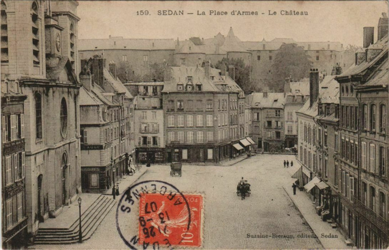 Carte postale ancienne Sedan - La Place d'Armes à Sedan
