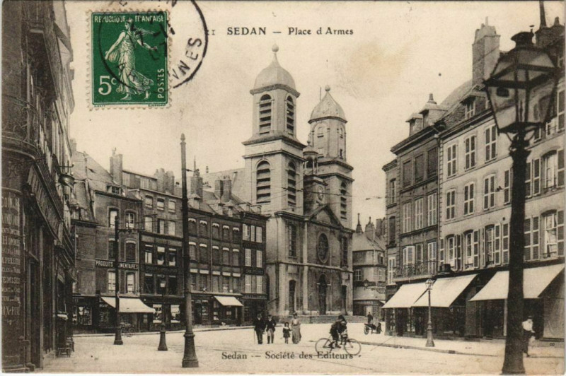 Carte postale ancienne Sedan - Place d'Armes à Sedan