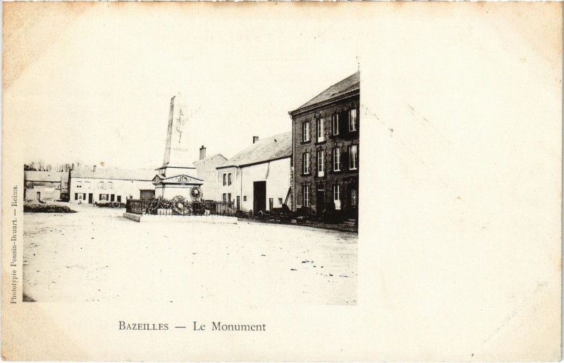 Carte postale ancienne Bazeilles- Le Monument à Bazeilles