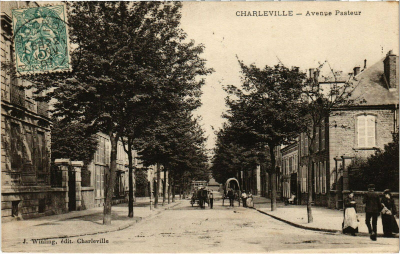 Carte postale ancienne Charleville - Avenue Pasteur