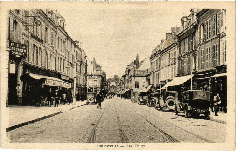 Carte postale ancienne Charleville - Rue Thiers