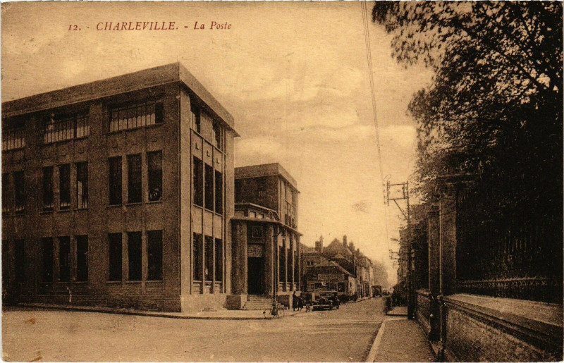 Carte postale ancienne Charleville - La Poste