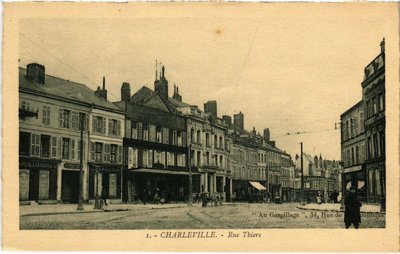 Carte postale ancienne Charleville - Rue Thiers
