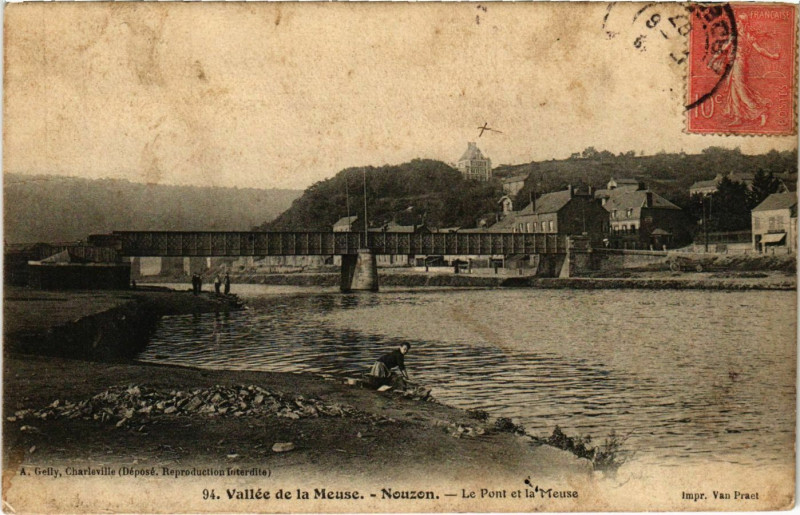 Carte postale ancienne Vallée de la Meuse Le Pont et la Meuse