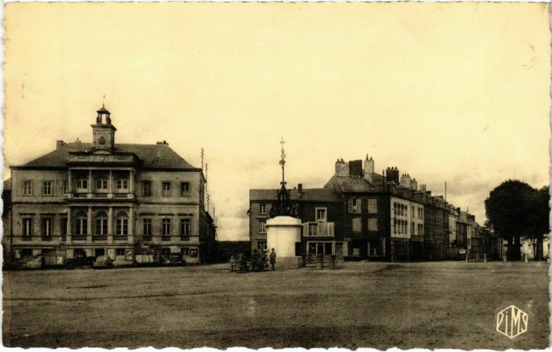 Carte postale ancienne Rocroi La Place à Rocroi