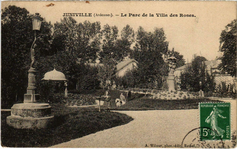 Carte postale ancienne Jiniville Le Parc de la Ville des Roses