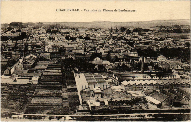 Carte postale ancienne Charleville Vue générale