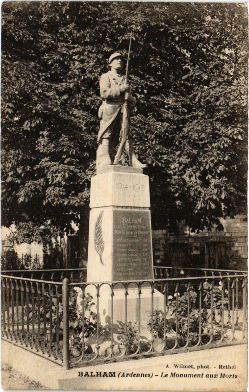 Carte postale ancienne Balham La Monument aux Morts à Balham