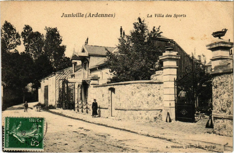 Carte postale ancienne Juniville La Villa des Sports à Juniville