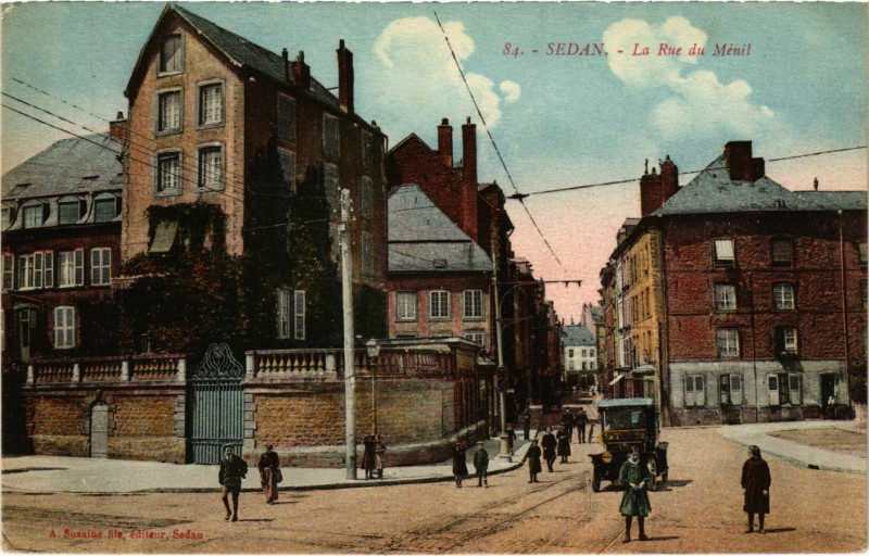 Carte postale ancienne Sedan La Rue du Ménil à Sedan