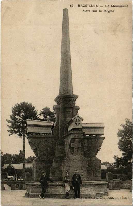 Carte postale ancienne Bazeilles Le Monument élevé sur la Crypte à Bazeilles