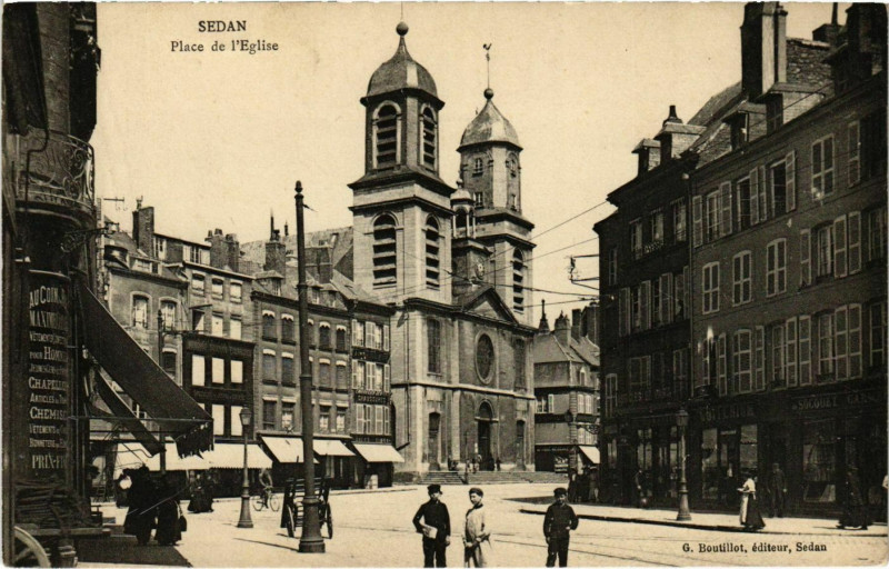 Carte postale ancienne Sedan Place de l'Eglise à Sedan