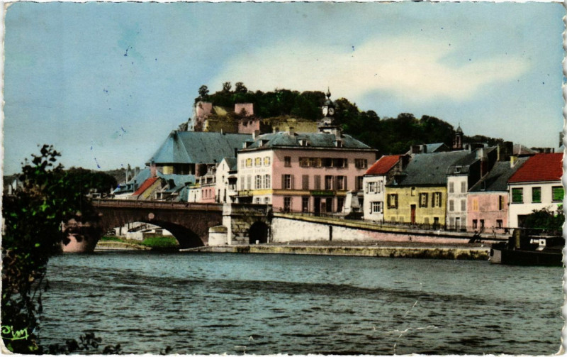 Carte postale ancienne Givet La Meuse et le Fort Charlement à Givet