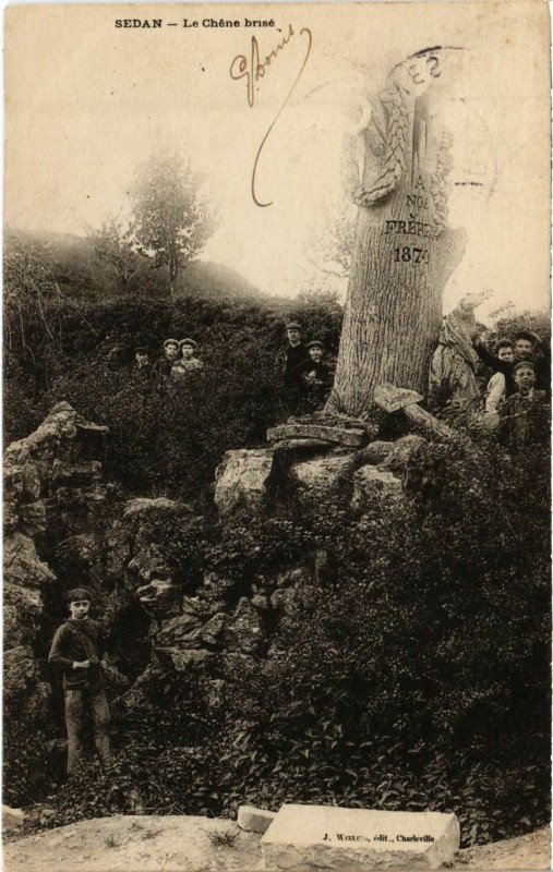 Carte postale ancienne Sedan Le Chéne Brisé à Sedan