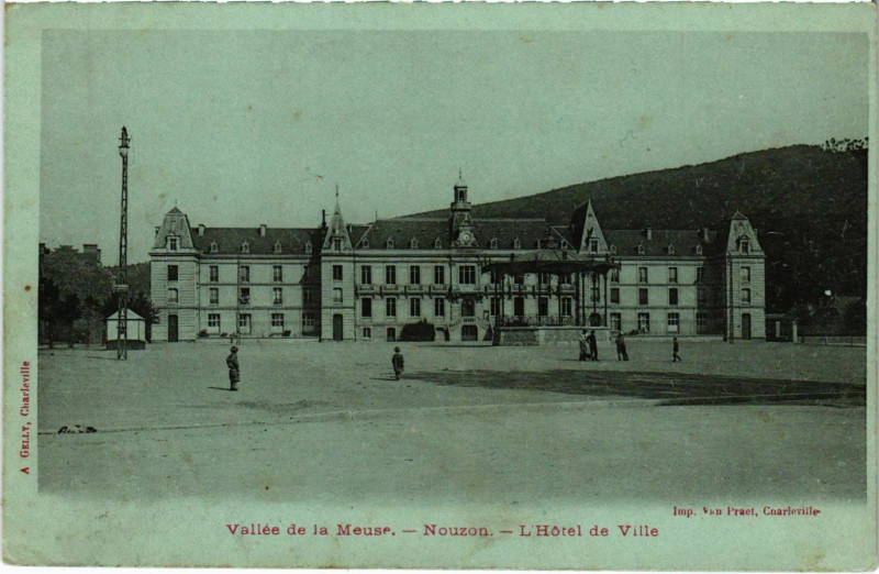 Carte postale ancienne Vallée de la Meuse Nouzon L'Hotel de Ville