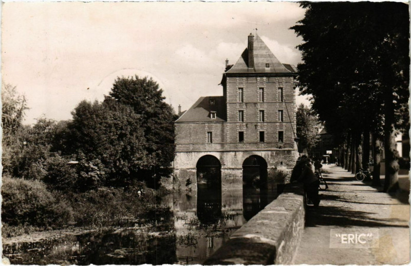 Carte postale ancienne Charleville Le Vieux Moulin
