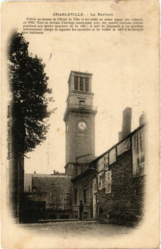 Carte postale ancienne Charleville Le Beffroi