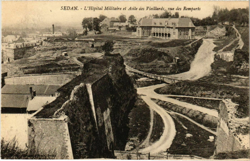 Carte postale ancienne Sedan L' Hopital Militaire à Sedan