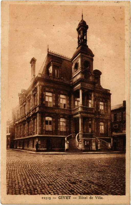 Carte postale ancienne Givet Hotel de Ville à Givet
