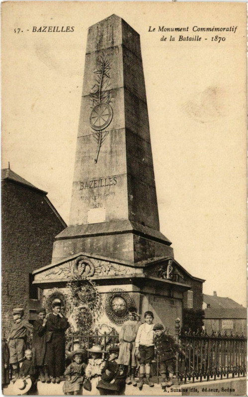 Carte postale ancienne Bazeilles Monument Commémoratif à Bazeilles