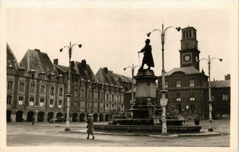 Carte postale ancienne Charleville - Place Ducale