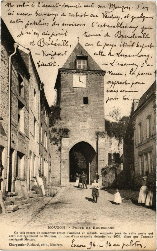 Carte postale ancienne Mouzon - Porte de Bourgogne à Mouzon