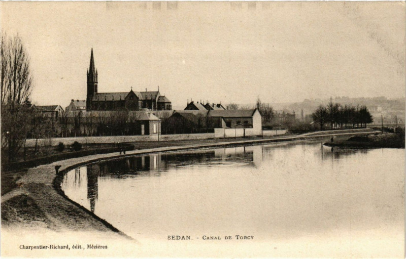 Carte postale ancienne Sedan - Canal de Torcy à Sedan