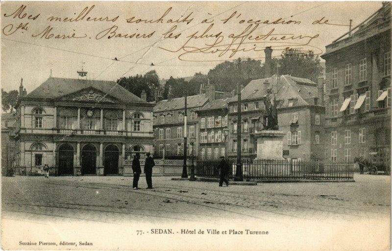 Carte postale ancienne Sedan - Hotel de Ville et Place Turenne à Sedan