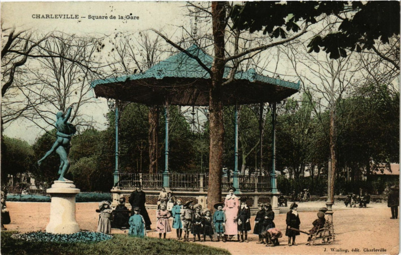 Carte postale ancienne Charleville - Square de la Gare