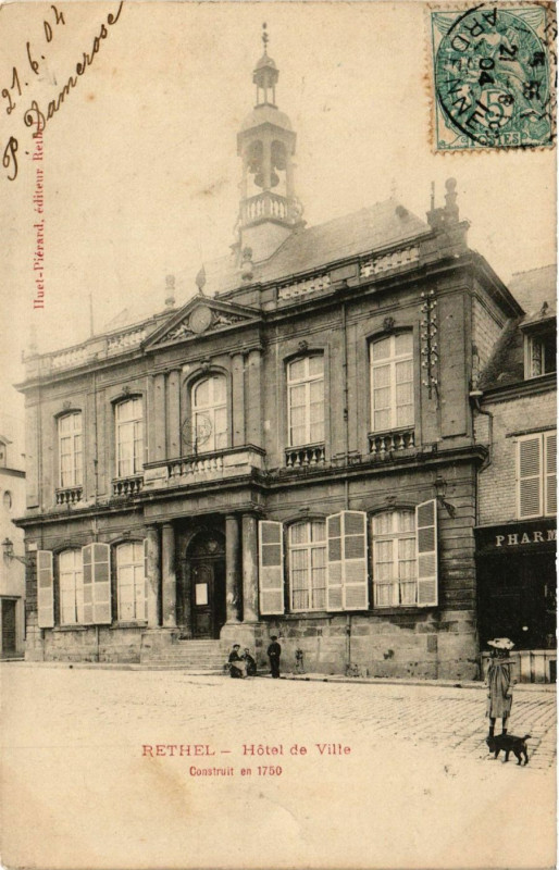 Carte postale ancienne Rethel - Hotel de Ville - Construit en 1750 à Rethel