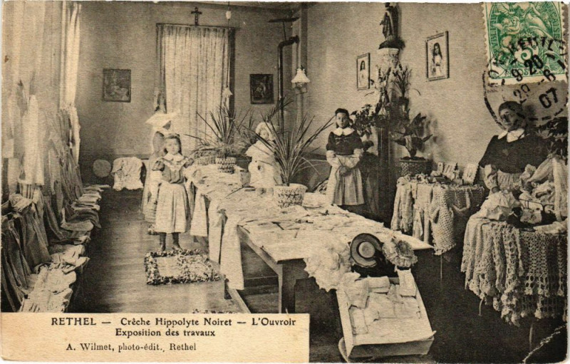 Carte postale ancienne Rethel - Creche Hippolyte Noiret, expo des travaux à Rethel
