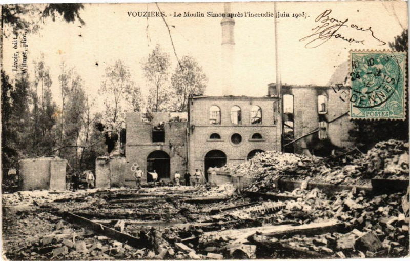Carte postale ancienne Vouziers - Le Moulin Simon apres l'incendie à Vouziers