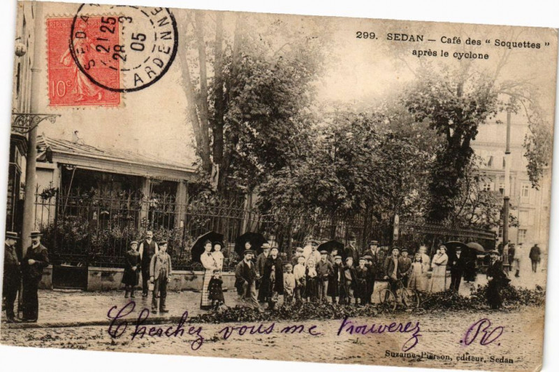 Carte postale ancienne Sedan - Café des Soquettes, apres le Cyclone à Sedan
