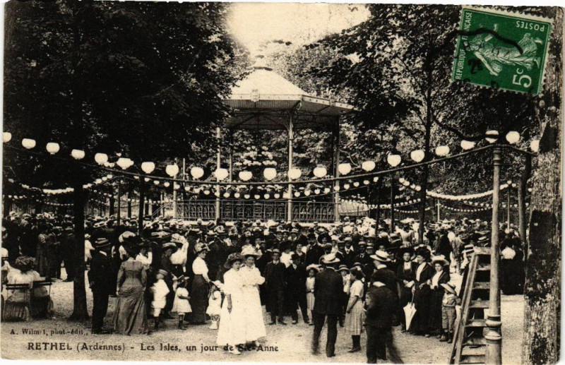 Carte postale ancienne Rethel - Les Isles, un jour de Sainte-Anne à Rethel