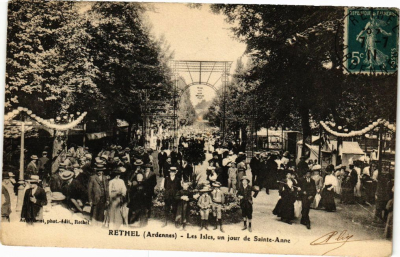 Carte postale ancienne Rethel - Les Isles, un jour de Sainte-Anne à Rethel