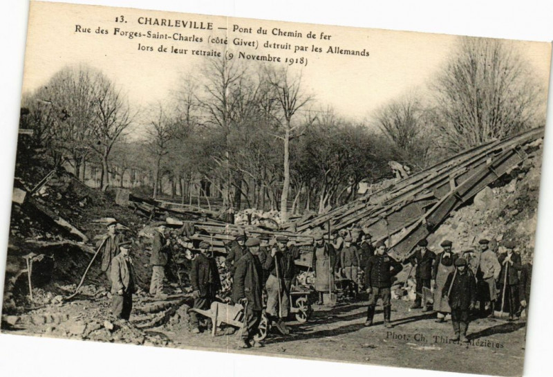 Carte postale ancienne Charleville - Pont du chemin de fer, détruite