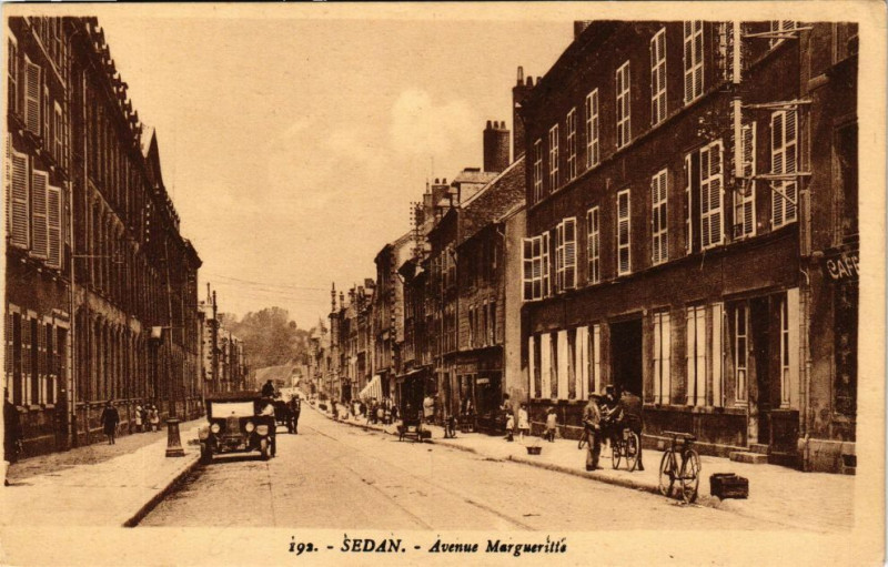 Carte postale ancienne Sedan - Avenue Margueritte à Sedan