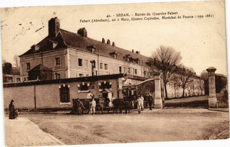 Carte postale ancienne Sedan - Entrée du Quartier Fabert à Sedan